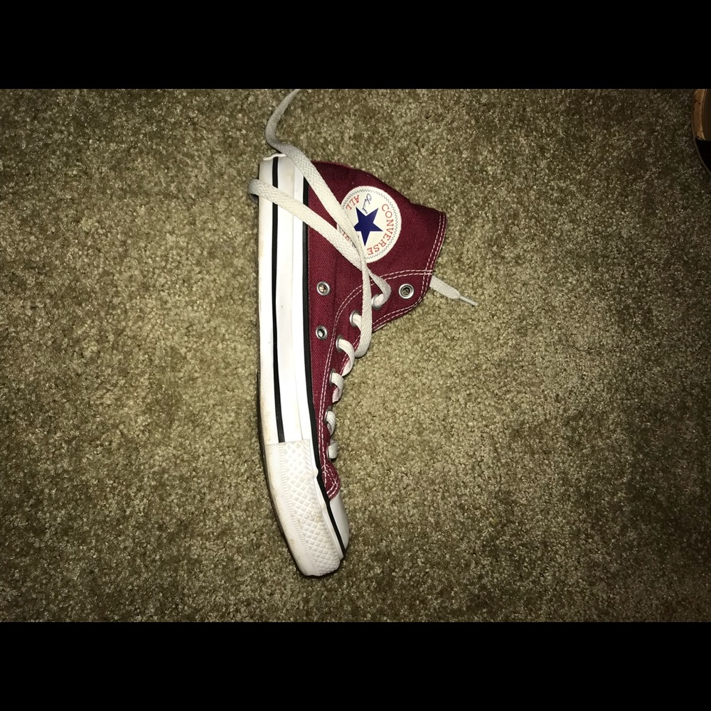 Maroon converse